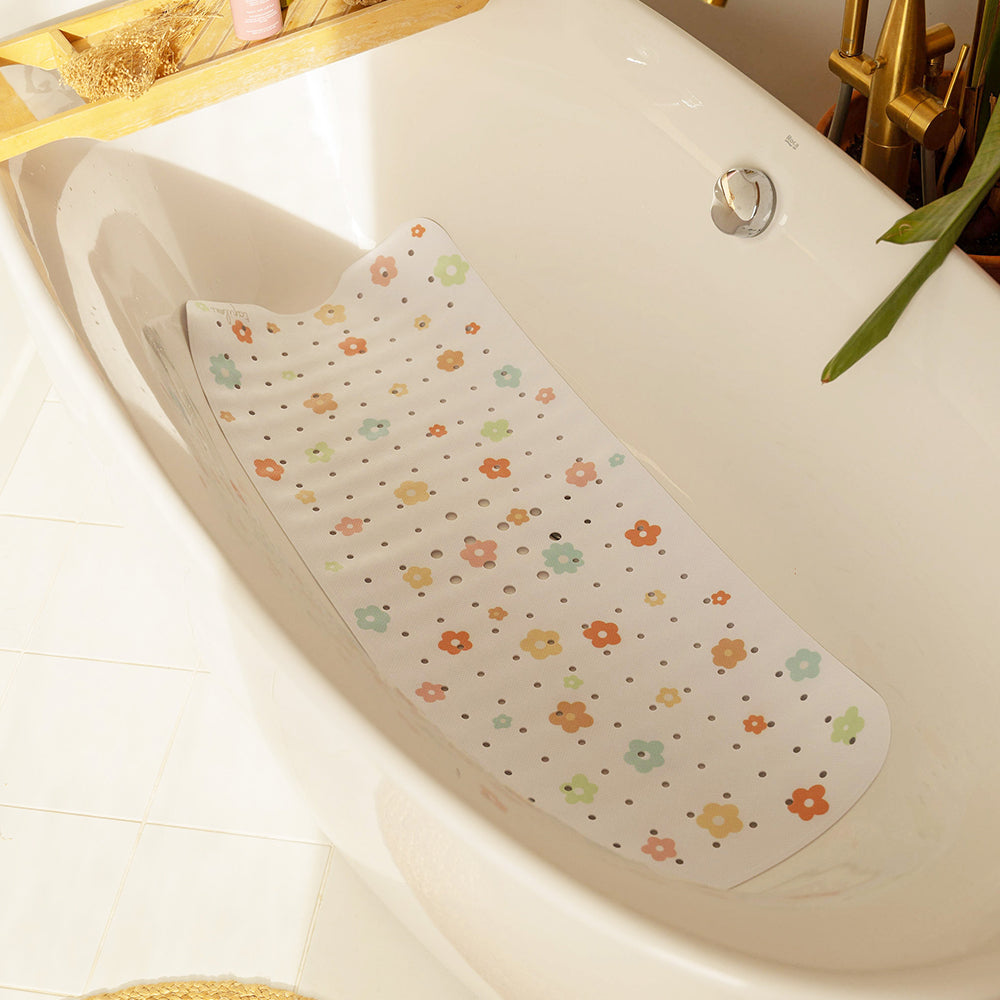 tapis de bain motif fleur tapilou dans une baignoire