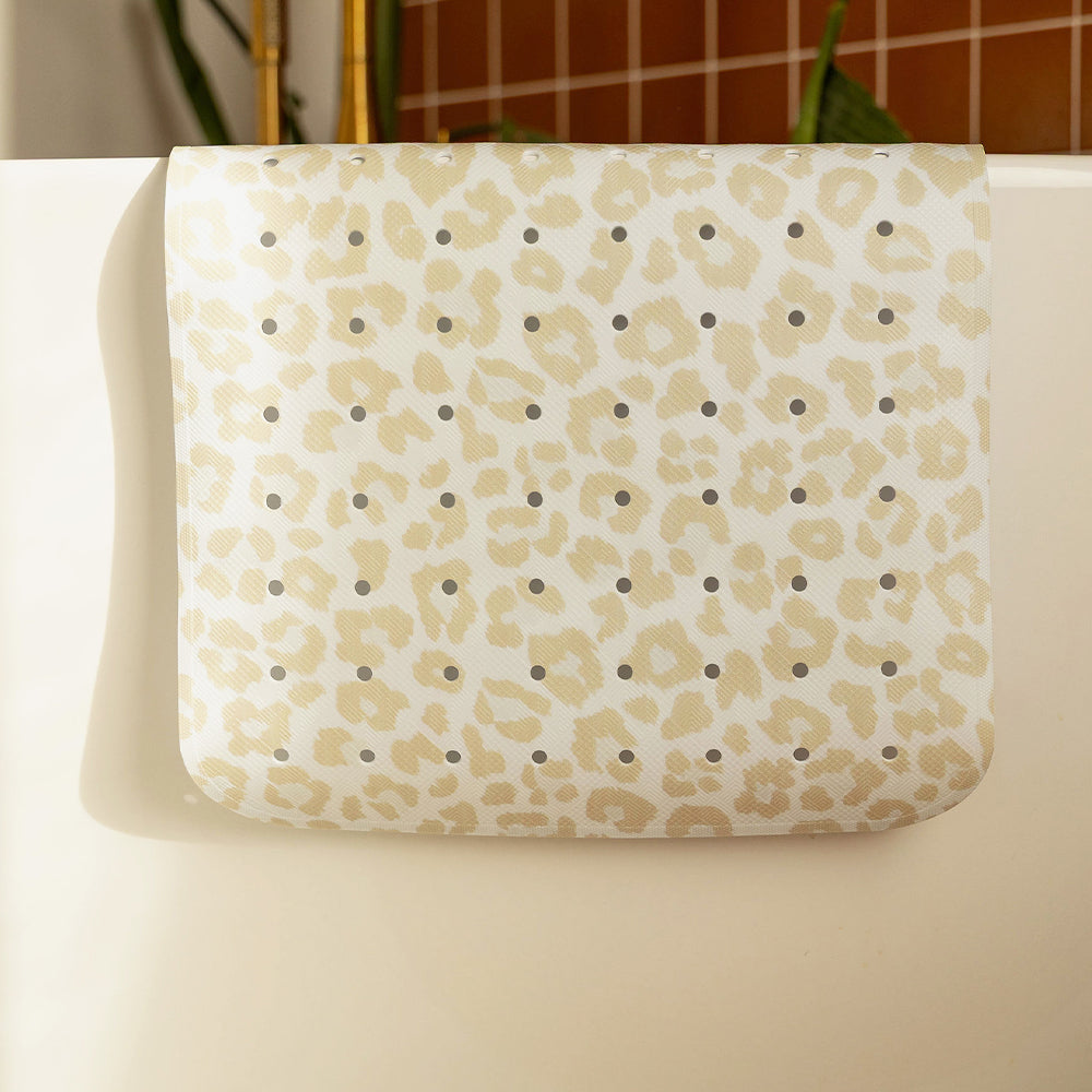 tapis de bain léopard sur une baignoire tapilou